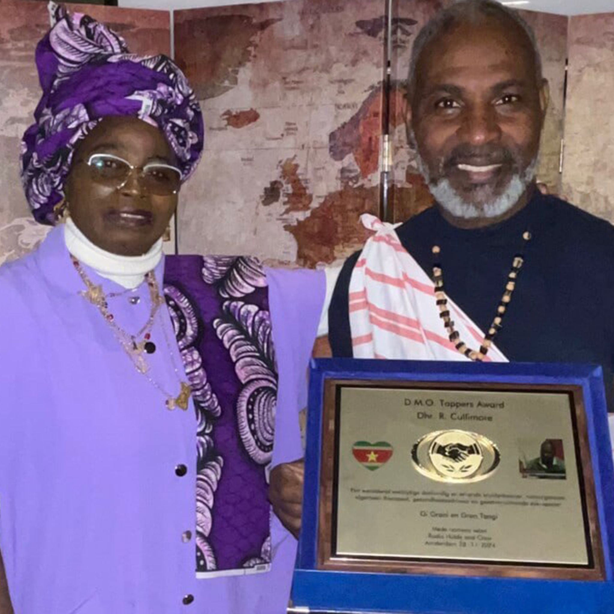 Richard Cullimore ontvangt D.M.O. Toppers Award