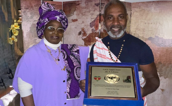 Richard Cullimore ontvangt D.M.O. Toppers Award
